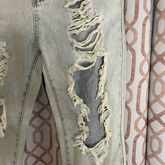 Distressed Light Blue Women's Jeans - Picture 4 of 9